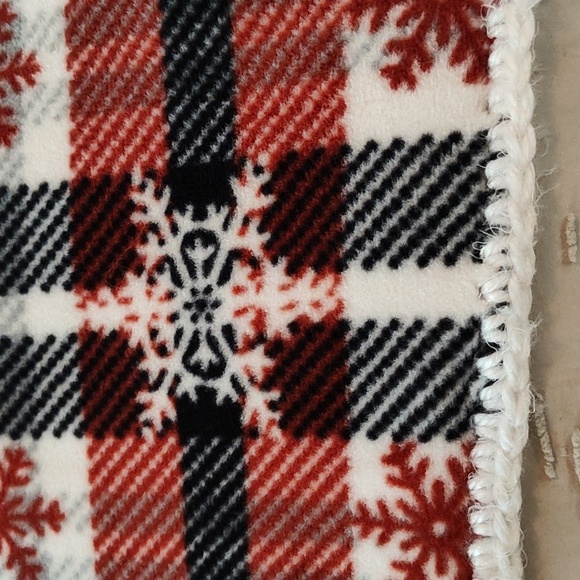 Ultra-Lux Hand Crocheted Edge Fleece Throw for Beds, Couches, Chairs, 72" X 60" - Picture 1 of 5